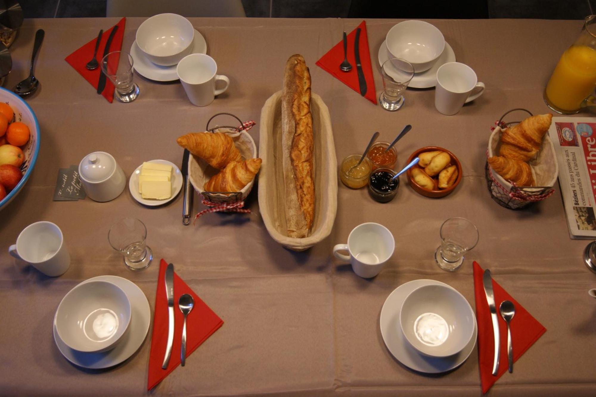 Le Petit Moliere Bed & Breakfast Servian Bagian luar foto